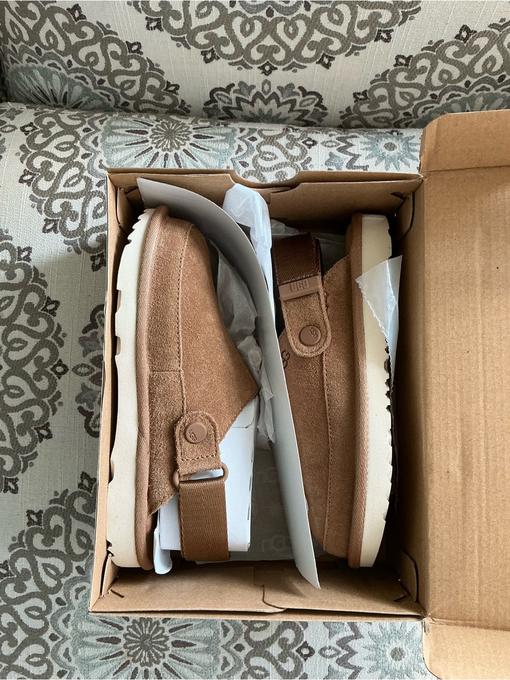 Toddler UGG Suede Clogs size 13 - New in box